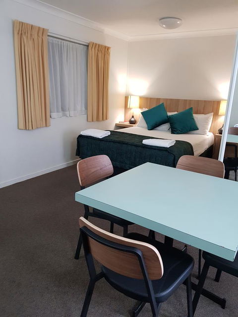 Southport Motel & Apartments - ACT Tourism 5
