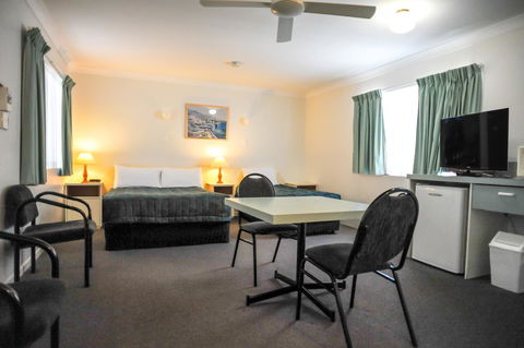 Southport Motel & Apartments - ACT Tourism 21