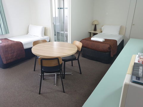 Southport Motel & Apartments - ACT Tourism 16