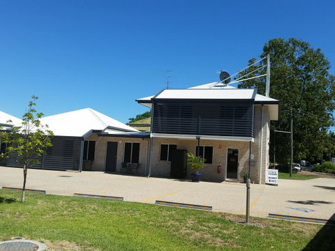 Emerald Park Motel - ACT Tourism 0