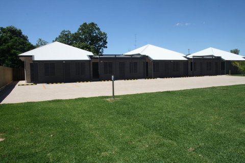 Emerald Park Motel - ACT Tourism 13