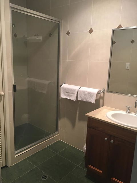 Whitsunday Waterfront Apartments - ACT Tourism 27