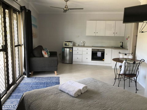 Whitsunday Waterfront Apartments - ACT Tourism 6