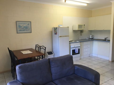 Whitsunday Waterfront Apartments - ACT Tourism 21