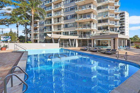 Pacific Regis Beachfront Holiday Apartments - ACT Tourism 3