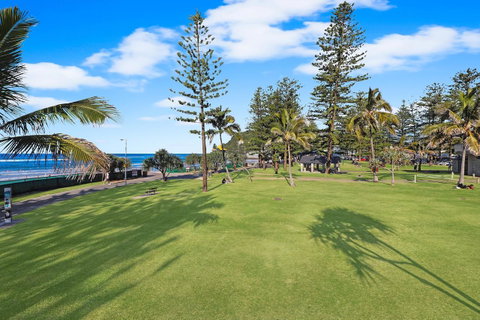 Pacific Regis Beachfront Holiday Apartments - ACT Tourism 15