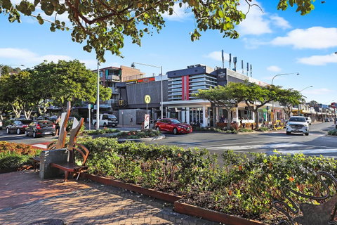 Pacific Regis Beachfront Holiday Apartments - ACT Tourism 16