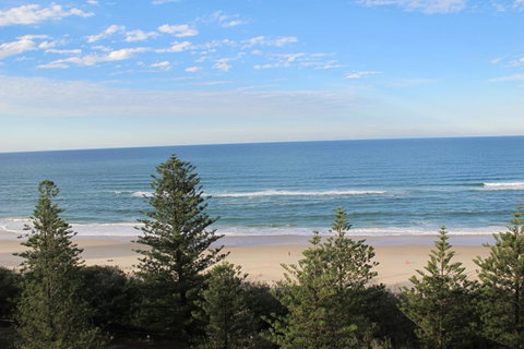 Pacific Regis Beachfront Holiday Apartments - ACT Tourism 11