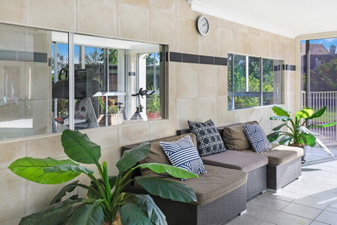 Pacific Regis Beachfront Holiday Apartments - ACT Tourism 7