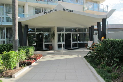 Pacific Regis Beachfront Holiday Apartments - ACT Tourism 10