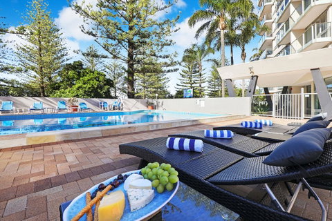 Pacific Regis Beachfront Holiday Apartments - ACT Tourism 1