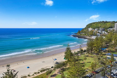 Pacific Regis Beachfront Holiday Apartments - ACT Tourism 0