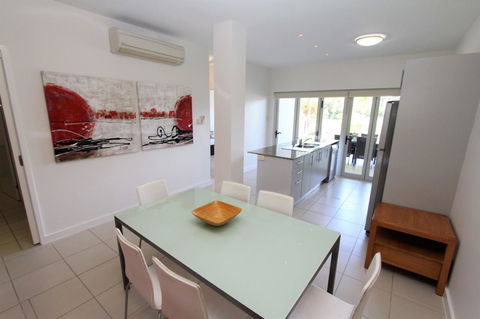 Beachside Apartment 5 - ACT Tourism 2