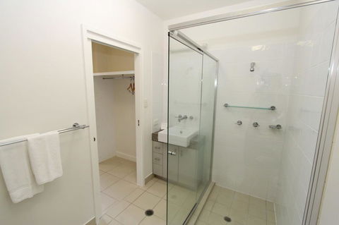 Beachside Apartment 5 - ACT Tourism 7