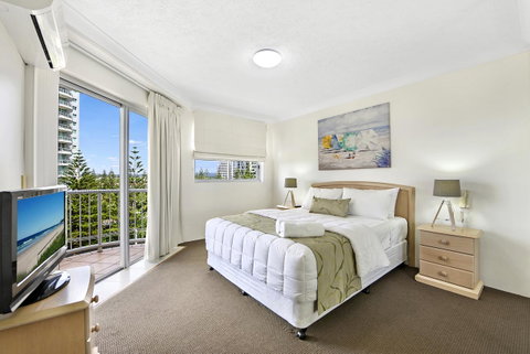 The Ritz Resort Heated Pool - ACT Tourism 12