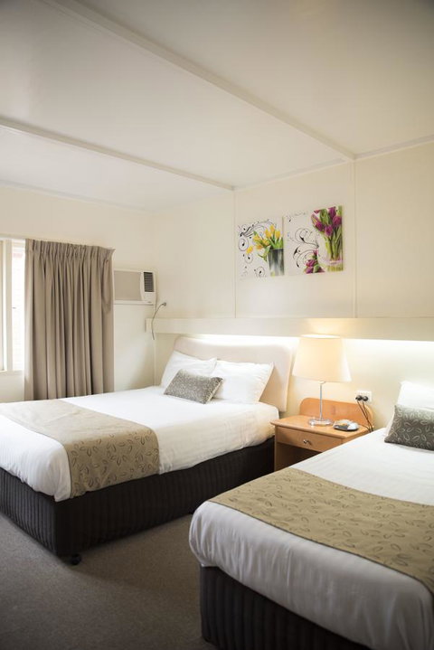 Charleville Motel - ACT Tourism 24