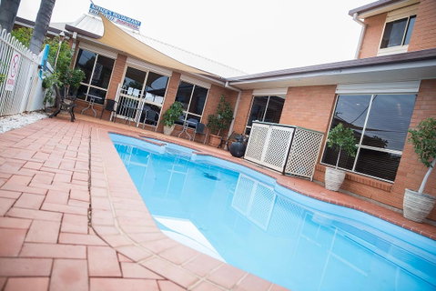 Charleville Motel - ACT Tourism 1