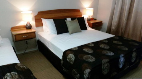 Shamrock Gardens Motel - ACT Tourism 13