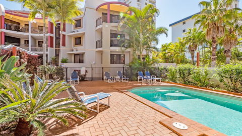 Burleigh On The Beach - ACT Tourism 8