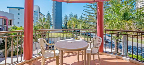 Burleigh On The Beach - ACT Tourism 13