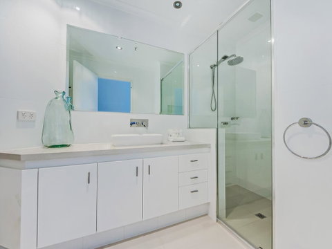 Oceana On Broadbeach - ACT Tourism 15