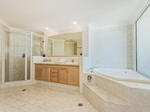 Oceana On Broadbeach - ACT Tourism 2