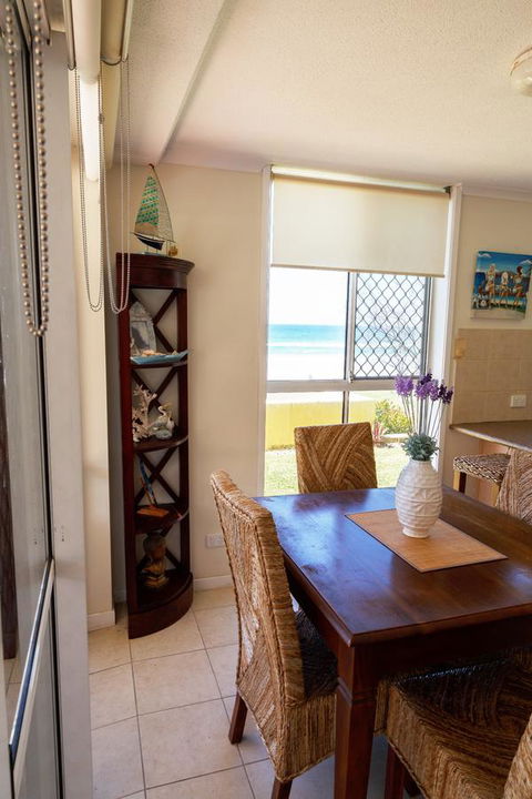 Crystal Beachfront Apartments - ACT Tourism 7