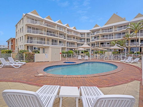 Crystal Beachfront Apartments - ACT Tourism 34