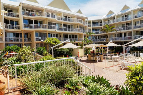 Crystal Beachfront Apartments - ACT Tourism 12
