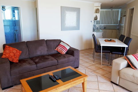Crystal Beachfront Apartments - ACT Tourism 32