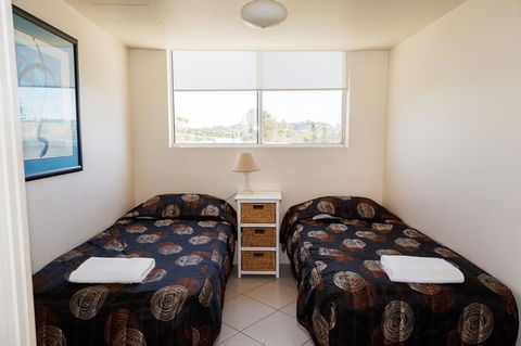 Crystal Beachfront Apartments - ACT Tourism 26