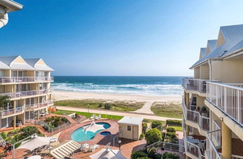 Crystal Beachfront Apartments - ACT Tourism 0
