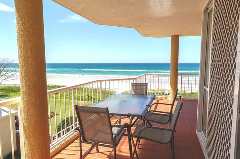 Crystal Beachfront Apartments - ACT Tourism 17