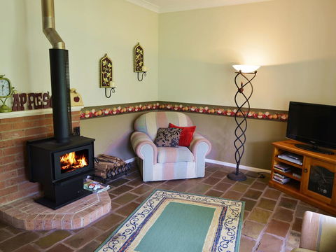 Apple Tree Cottage Montville - ACT Tourism 4
