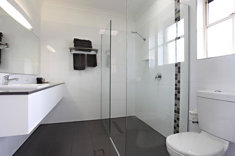 Coopers Colonial Motel - ACT Tourism 34