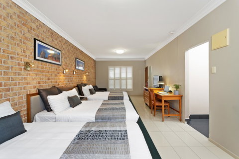 Coopers Colonial Motel - ACT Tourism 3