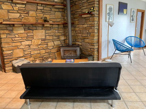 Beeâ€™s Place - 3 Bedroom Home On 10 Acres Of Land With Distant Ocean Views - ACT Tourism 3