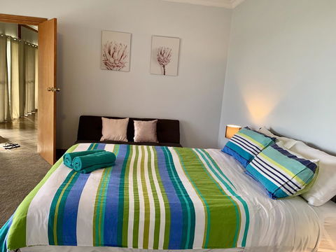 Beeâ€™s Place - 3 Bedroom Home On 10 Acres Of Land With Distant Ocean Views - ACT Tourism 5