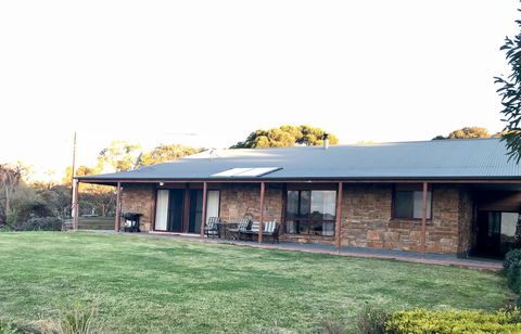 Beeâ€™s Place - 3 Bedroom Home On 10 Acres Of Land With Distant Ocean Views - ACT Tourism 10