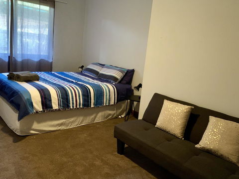 Beeâ€™s Place - 3 Bedroom Home On 10 Acres Of Land With Distant Ocean Views - ACT Tourism 6