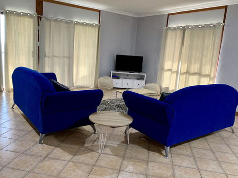 Beeâ€™s Place - 3 Bedroom Home On 10 Acres Of Land With Distant Ocean Views - ACT Tourism 0