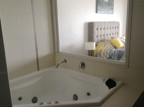 Beachfront Holiday Apartment To Rent For Short And Long Stays - ACT Tourism 7