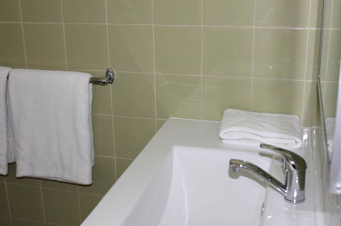 Arcadia Village Motel - ACT Tourism 13