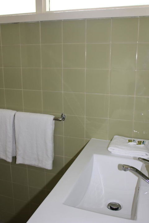 Arcadia Village Motel - ACT Tourism 12