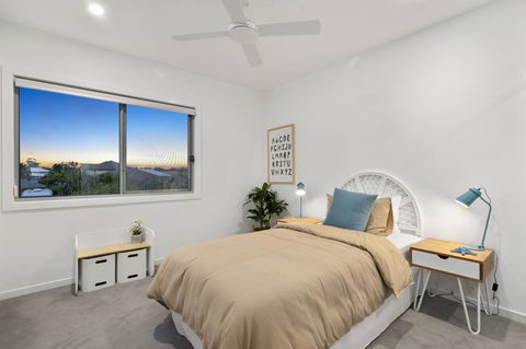 Luxury Canal Front Holiday House - ACT Tourism 3