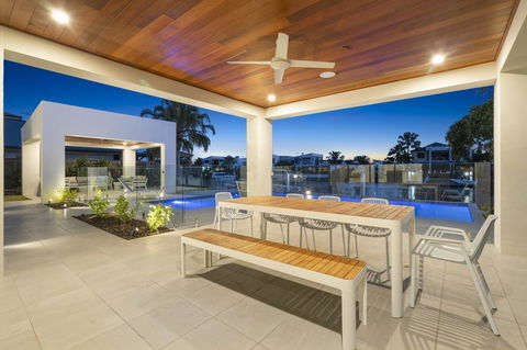 Luxury Canal Front Holiday House - ACT Tourism 14