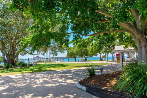 First Floor Unit Close To Shops, Park And Waterfront! - ACT Tourism 13