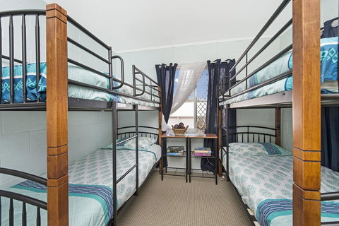 First Floor Unit Close To Shops, Park And Waterfront! - ACT Tourism 4