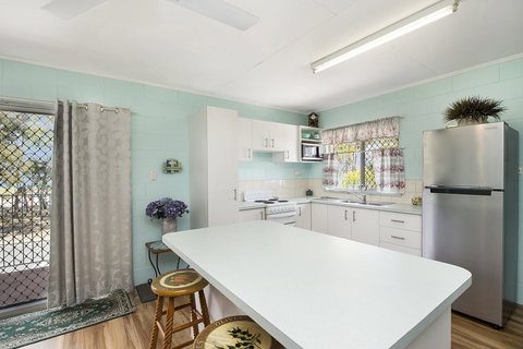 First Floor Unit Close To Shops, Park And Waterfront! - ACT Tourism 8