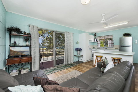 First Floor Unit Close To Shops, Park And Waterfront! - ACT Tourism 10